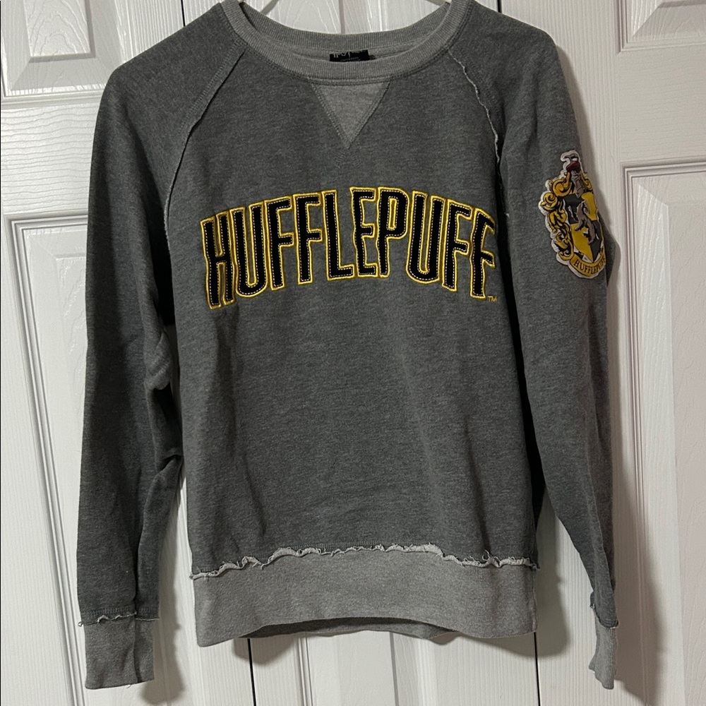 Universal Studios Hufflepuff pullover Sweatshirt - image 1